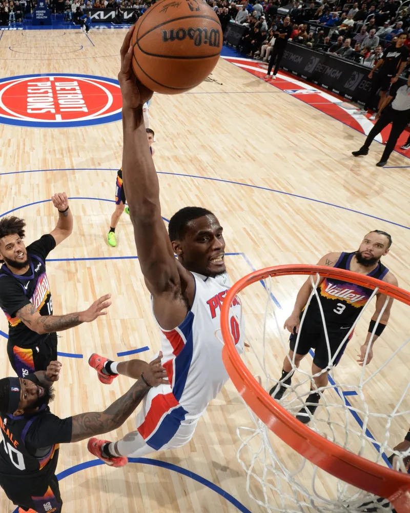 统治比赛！活塞官方：杜伦已19次砍下两双，排名联盟第五