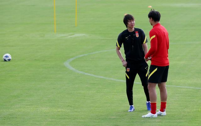 MK体育app-中国足协：李铁合同续约至2026年 确定12强赛目标