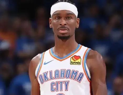 MKSPORT-亚历山大上半场10投仅2中，得到4分1篮板4助攻1抢断1封盖