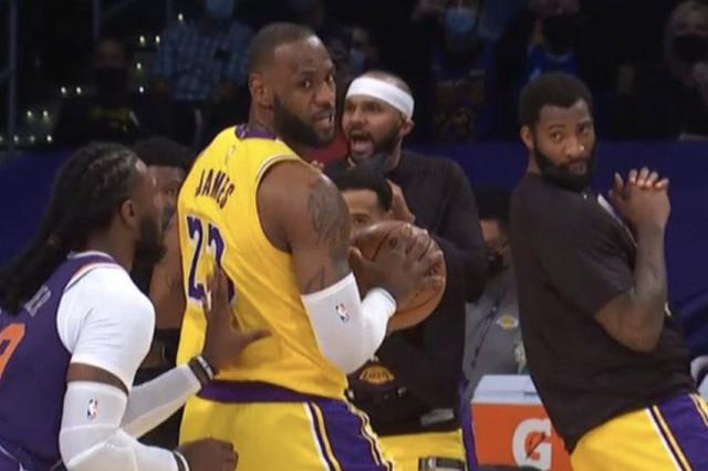 MK体育官方网站-湖人连胜两场不足为喜，沃格尔：三分线外有隐患