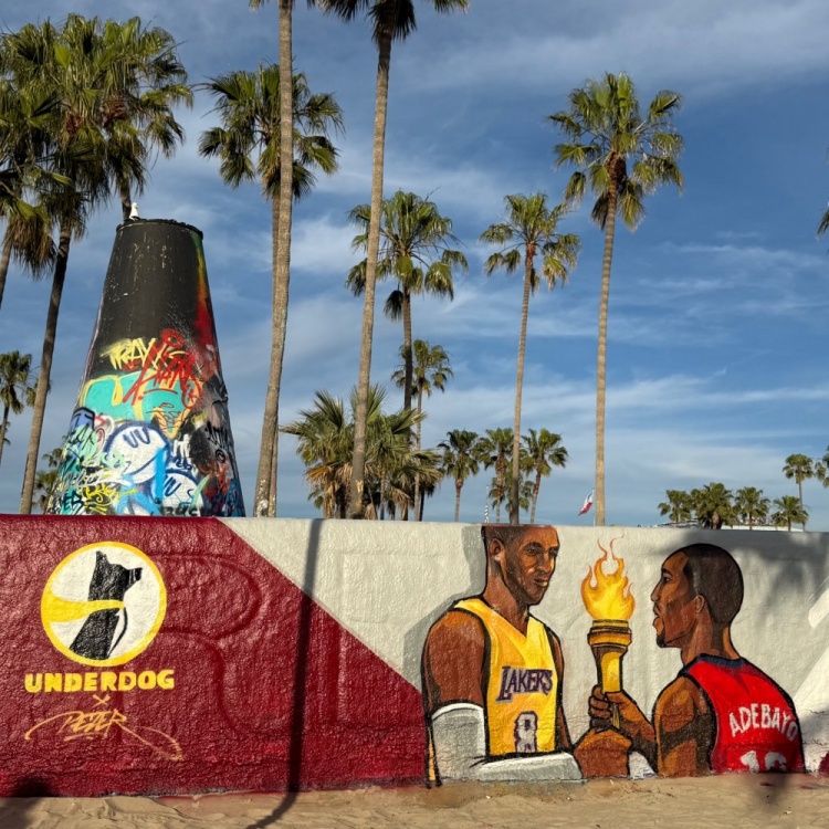 MK体育-81分先生和83分先生的传承？洛杉矶当地壁画致敬科比&amp;阿德巴约